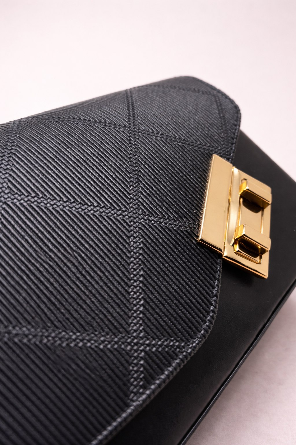 کیف پاسپورتی سر کج قفل دار (1502)